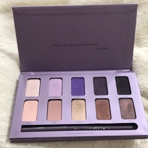 Stila In the moment eyeshadow palette